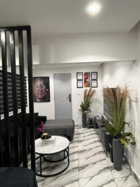 Stylish Studio with Pool, garden and BBQ